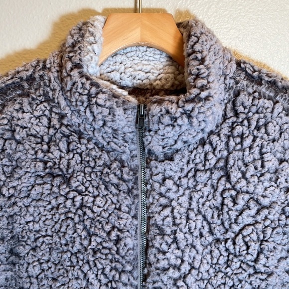 THREAD + Supply Fleece Fuzzy Vest Size Large - Picture 2 of 14
